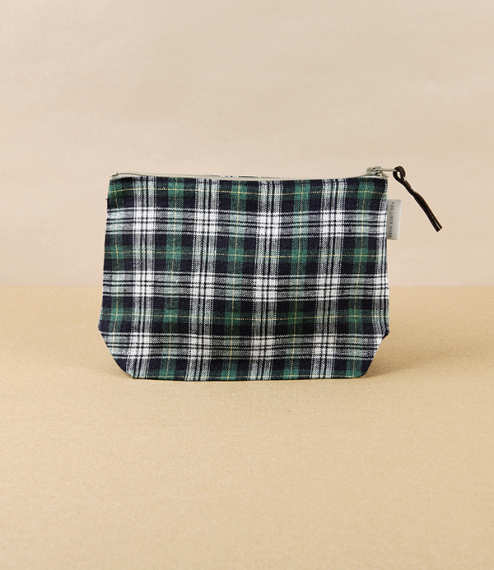 A handy zippered pouch made from 100% linen, in a stylish green tartan weave, sewn with a gusset for extra space. Great to travel with as a wash bag, ..
